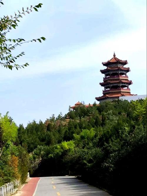 黛色西岩山